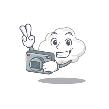 Kamerayla çalışan profesyonel bir fotoğrafçı olarak beyaz bulut maskotu tasarımı. Vektör illüstrasyonu