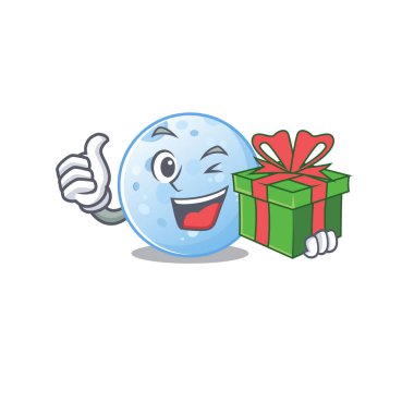 Gülümseyen mavi ay çizgi film karakteri yeşil bir hediye kutusu var.