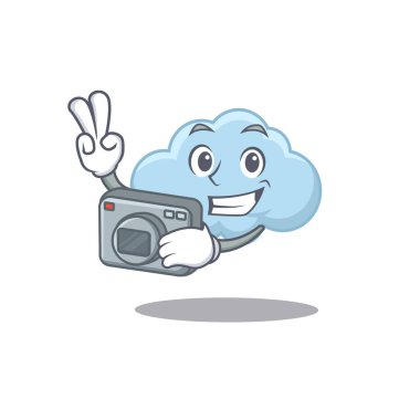 Mavi Bulut maskot tasarımı profesyonel bir fotoğrafçı olarak kamerayla çalışıyor.