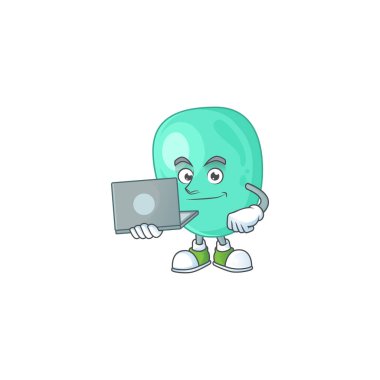 Çalışkan staphylococcus aureus maskot tasarımı evde dizüstü bilgisayarla çalışıyor.