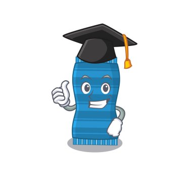 Mutlu, mezuniyet töreninde şapka takan plaj havlusu karikatürü tasarımı ile gurur duyuyor.