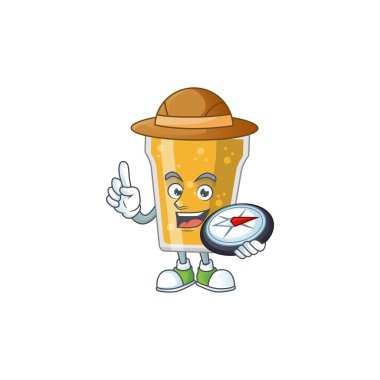 Pusula kullanarak bira karikatürü karakteri tarzının deneyimli kaşifi. Vektör illüstrasyonu