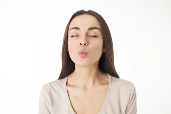 Krásná mladá žena s kiss znamení — Stock fotografie