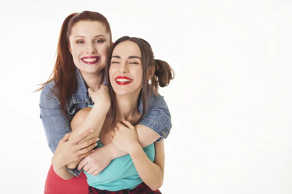 Hermosas mujeres jóvenes posando — Foto de Stock