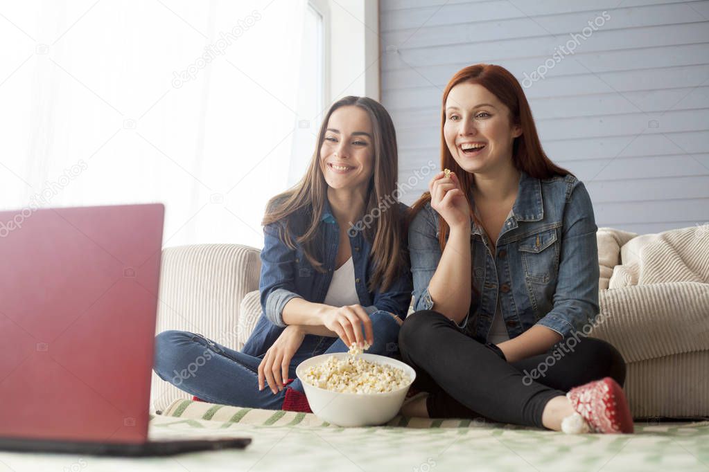  female  friends looking at a computer