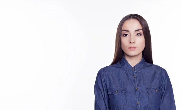 Vrouw in blauw shirt — Stockfoto