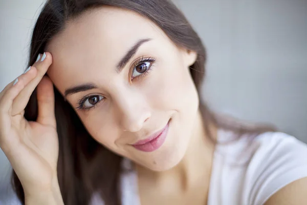 Retrato de mulher sorridente — Fotografia de Stock