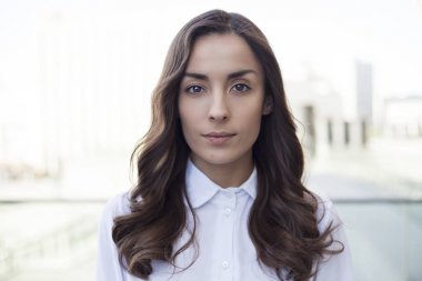 gülümseyen güzel kadın