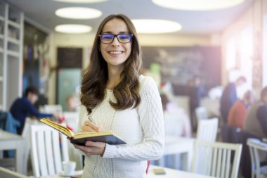 Not Defteri'nde yapma kadın