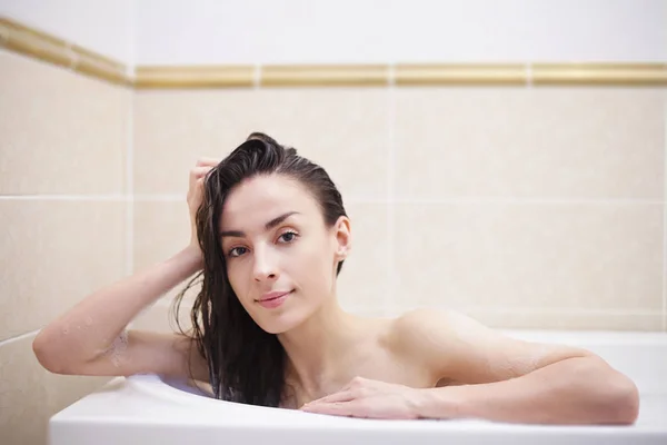 Banyo yapan Kadın — Stok fotoğraf