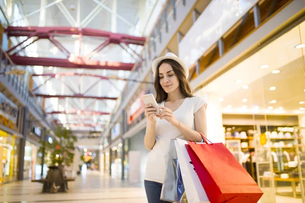 Woman using the phone at mall — Stock Photo, Image