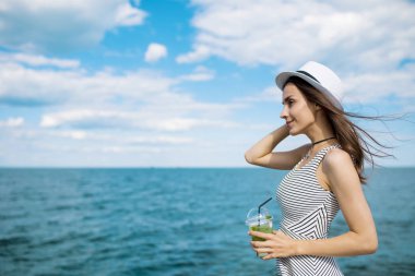 mojito güzel genç kadın