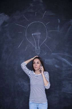 ampul kroki ile güzel kadın