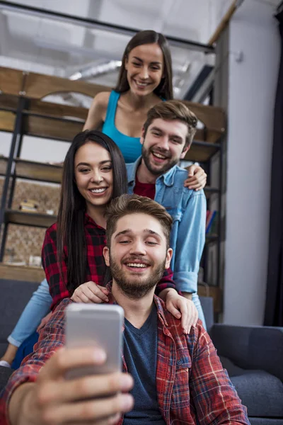 People taking selfie at home — Stock Photo, Image