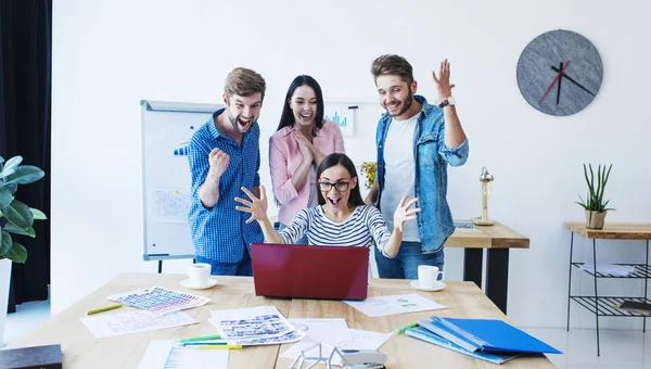 Erfolgreiche Geschäftsleute — Stockfoto