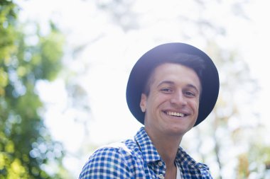 yakışıklı delikanlı