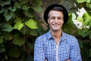 yakışıklı delikanlı