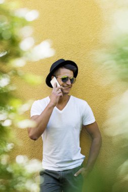 yakışıklı delikanlı