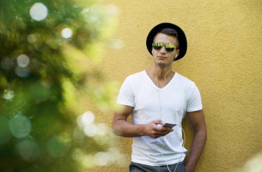 yakışıklı delikanlı