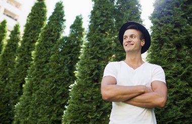 yakışıklı delikanlı