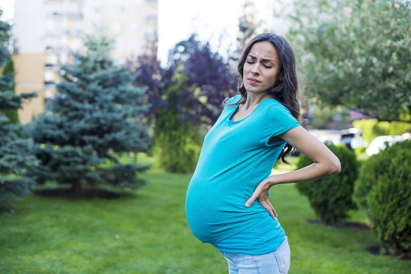 Outdoor portrait of pregnant woman — Stock Photo, Image