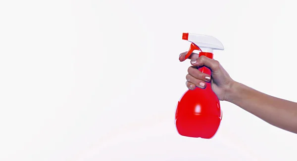Жіноча Рука Тримає Пляшку Спрею Білому Тлі Ізольовано — стокове фото