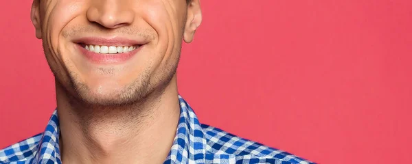 Nahaufnahme Foto Eines Schönen Weißen Männlichen Lächelns Gesunde Und Saubere — Stockfoto