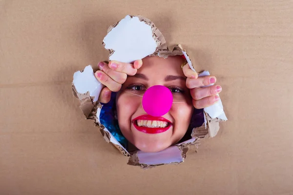 Vamos Jogar Vamos Jogar Uma Menina Rindo Terno Palhaço Olha — Fotografia de Stock