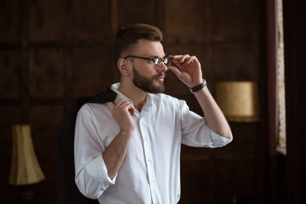 Young Smiling Handsome Bearded Businessman White Shirt Glasses Stands Center — Stock Photo, Image