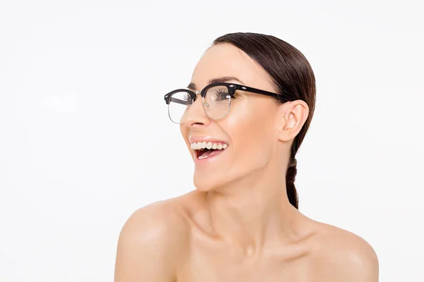 Ropa Mujer Atractiva Chica Morena Con Maquillaje Facial Natural Gafas — Foto de Stock