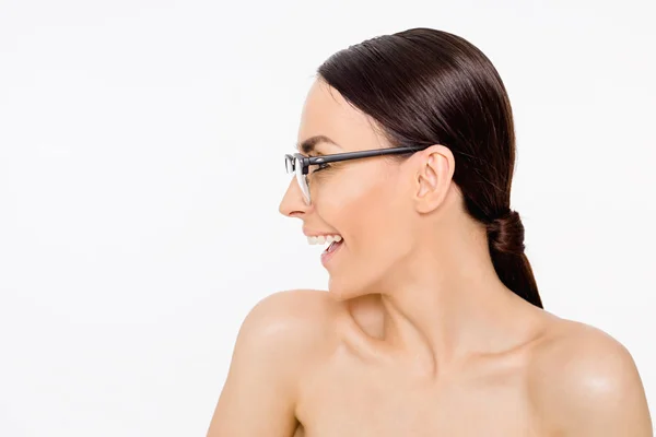 Ropa Mujer Atractiva Chica Morena Con Maquillaje Facial Natural Gafas — Foto de Stock