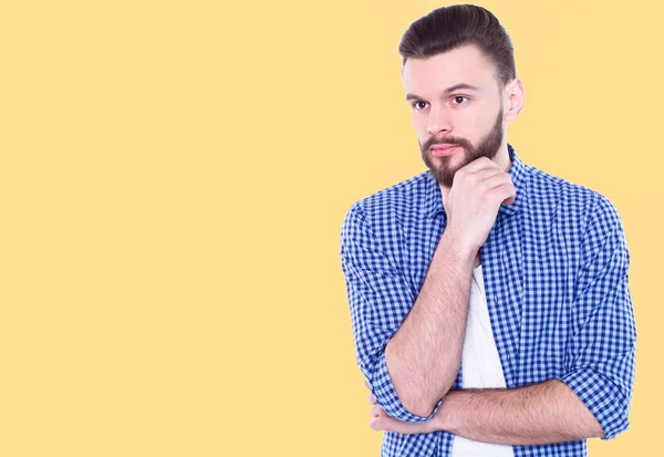 Schöner Mann Posiert Gegen Gelb Blauen Hemd — Stockfoto