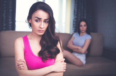 evde kavga sonra üzgün arkadaş