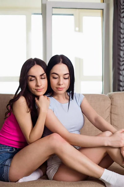 Two Beautiful Sisters Casual Wear Home — Stock Photo, Image