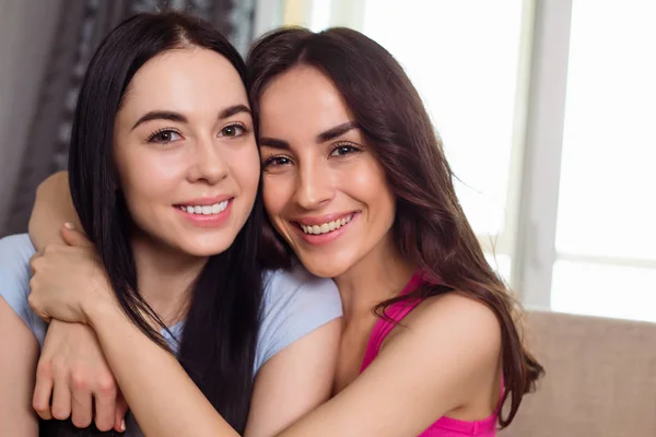 Funny Girl Friends Sisters Relaxing Together Home Have Fun — Stock Photo, Image