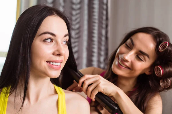 á Smeshnaya Strizhka Foto Fotografii Smeshnye Pricheski Skachat Na Depositphotos