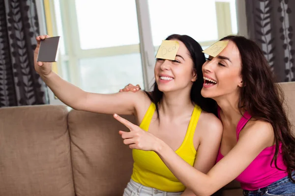 Selfie Φωτογραφία Από Τους Καλύτερους Φίλους Δύο Δροσερά Όμορφες Αδερφές — Φωτογραφία Αρχείου