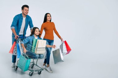 Mutlu Genç Aile Portresi