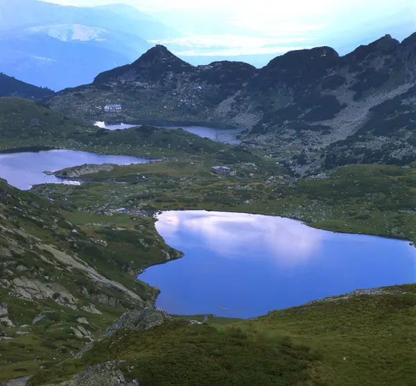 Три озера высоко в горах — стоковое фото