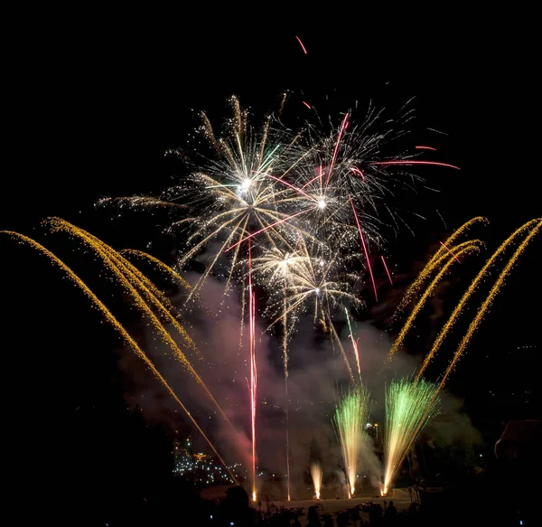 Güzel havai fişek sky_26 aydınlatmak