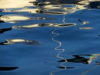 Su background_1 için uygun yansımalar