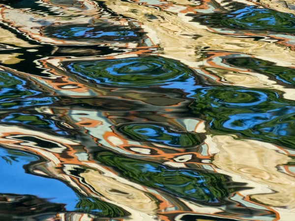 Su background_6 için uygun yansımalar