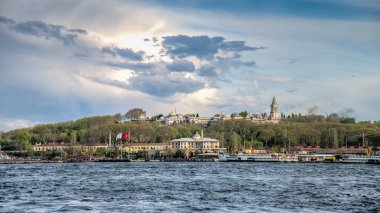 Eminönü, Türkiye - 18 Nisan 2014: Topkapı Sarayı ve Istanbul'da Eminönü İlçe
