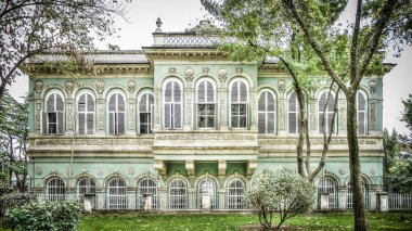 Istanbul, Türkiye - 11 Kasım 2012: Tophane Kasrı - Tophane kasri Karaköy Pavyonu
