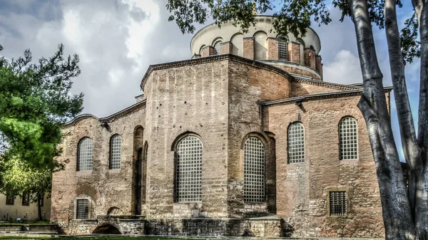 Estambul, Turquía - 23 de junio de 2015: Iglesia Ortodoxa Santa Irene. Estos monumentos se conservan templos bizantinos en Estambul, Turquía . — Foto de Stock
