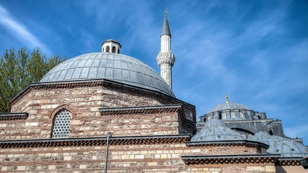 Istanbul, Turkiet - 13 April 2014: Kilic Ali Pasa Cami moskén i Istanbul — Stockfoto