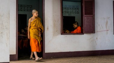 Okulda öğrenci rahipler