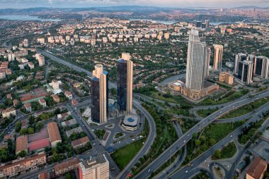 Sabancı Kulesi ve İş Bankası Kulesi, Istanbul Levent'te görünümünü