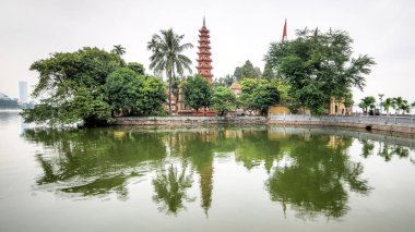 Hanoi, Vietnam için Tran Quoc pagoda. Bu pagoda yakınındaki Güneydoğu Batı Gölü kıyısındaki küçük bir ada üzerinde yer alır. Hanoi en eski Budist tapınağı bu.
