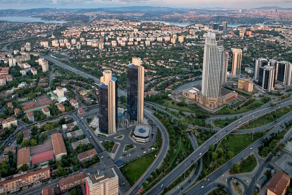 Sabanci tower och isbank tower, Visa av Levent i Istanbul — Stockfoto